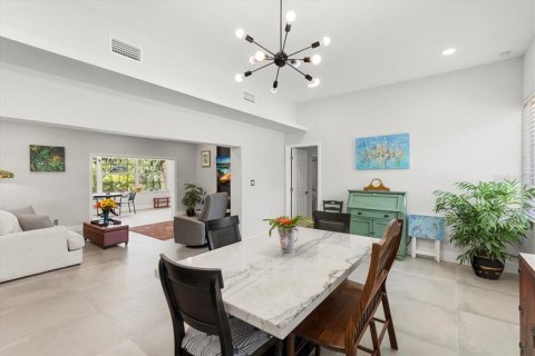 House in Saint Petersburg, Florida 4 bedrooms, 267.84 sq.m. № 1669971 - photo 15