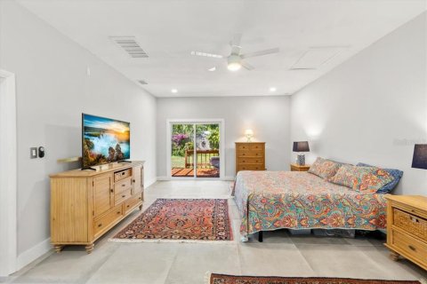 House in Saint Petersburg, Florida 4 bedrooms, 267.84 sq.m. № 1669971 - photo 28