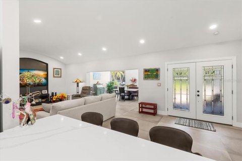 House in Saint Petersburg, Florida 4 bedrooms, 267.84 sq.m. № 1669971 - photo 21