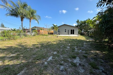 Villa ou maison à louer à Hollywood, Floride: 4 chambres, 148.27 m2 № 1168924 - photo 1