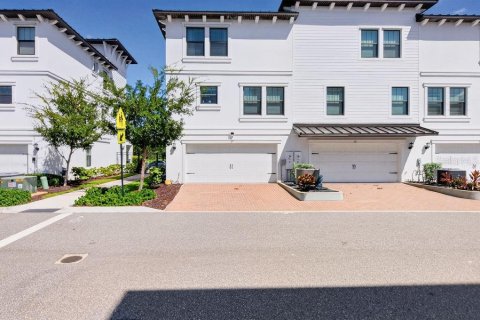 Touwnhouse à vendre à Tampa, Floride: 4 chambres, 234.49 m2 № 2376885 - photo 2