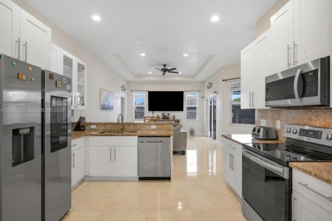 Casa en alquiler en Port St. Lucie, Florida, 4 dormitorios, 234.58 m2 № 2087230 - foto 2
