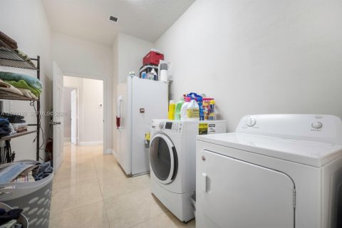 Casa en alquiler en Port St. Lucie, Florida, 4 dormitorios, 234.58 m2 № 2087230 - foto 13