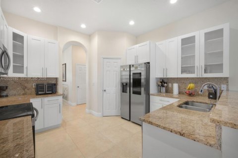 Casa en alquiler en Port St. Lucie, Florida, 4 dormitorios, 234.58 m2 № 2087230 - foto 3