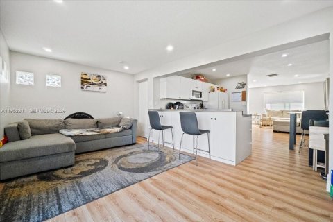 House in Tamarac, Florida 2 bedrooms, 96.99 sq.m. № 2006649 - photo 10