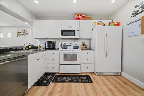 House in Tamarac, Florida 2 bedrooms, 96.99 sq.m. № 2006649 - photo 15