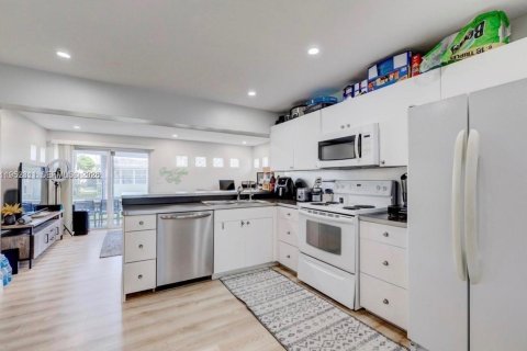 Villa ou maison à vendre à Tamarac, Floride: 2 chambres, 96.99 m2 № 2006649 - photo 2