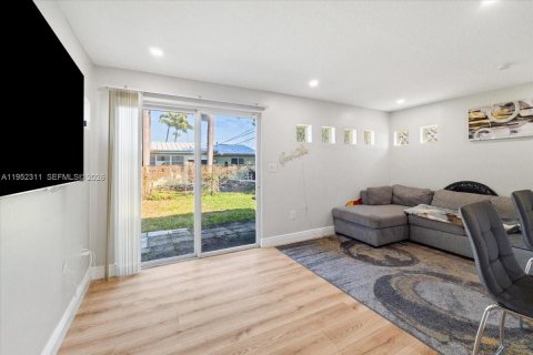 House in Tamarac, Florida 2 bedrooms, 96.99 sq.m. № 2006649 - photo 9