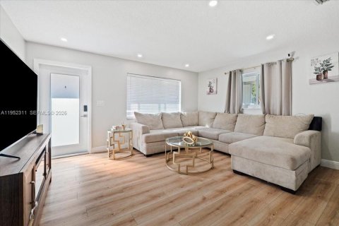 House in Tamarac, Florida 2 bedrooms, 96.99 sq.m. № 2006649 - photo 7