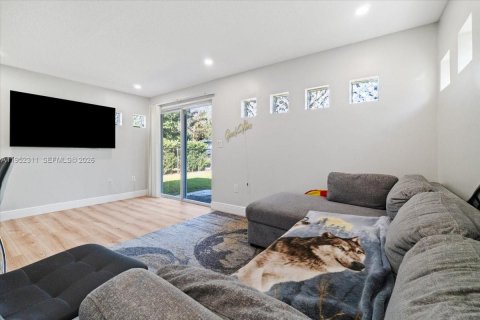 House in Tamarac, Florida 2 bedrooms, 96.99 sq.m. № 2006649 - photo 8