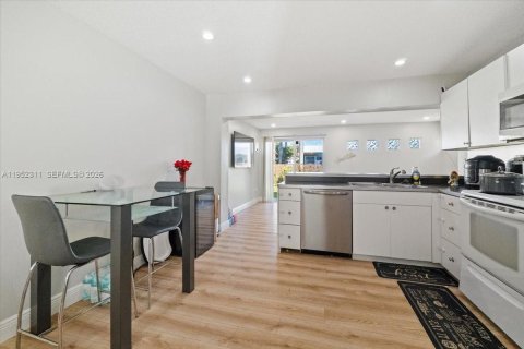 House in Tamarac, Florida 2 bedrooms, 96.99 sq.m. № 2006649 - photo 12