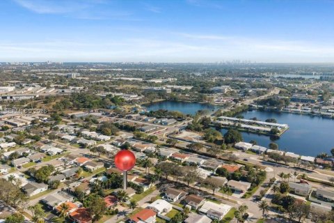 House in Tamarac, Florida 2 bedrooms, 96.99 sq.m. № 2006649 - photo 29