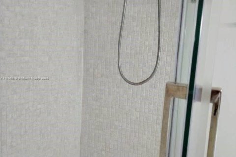 Condo in Miami Beach, Florida, 1 bedroom  № 1865185 - photo 15