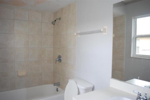 House in Apopka, Florida 3 bedrooms, 119.29 sq.m. № 2148604 - photo 10