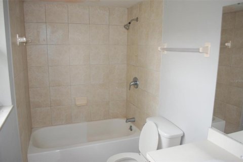 House in Apopka, Florida 3 bedrooms, 119.29 sq.m. № 2148604 - photo 11