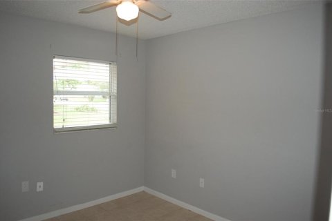 House in Apopka, Florida 3 bedrooms, 119.29 sq.m. № 2148604 - photo 9