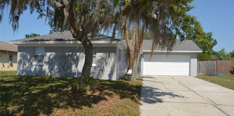 House in Apopka, Florida 3 bedrooms, 119.29 sq.m. № 2148604