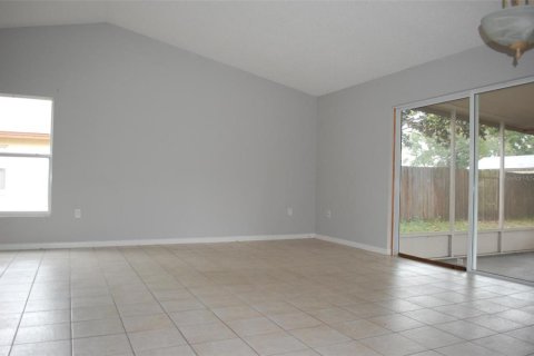 House in Apopka, Florida 3 bedrooms, 119.29 sq.m. № 2148604 - photo 5