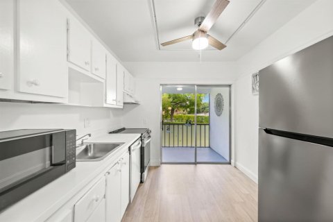 Condominio en Margate, Florida, 1 dormitorio  № 2242209