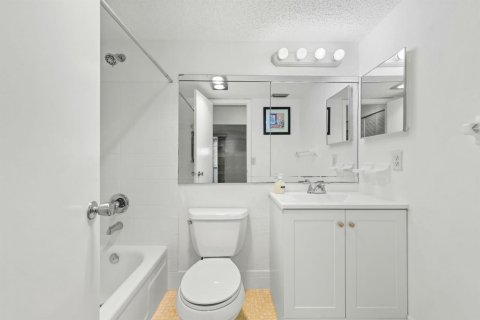 Condominio en venta en Margate, Florida, 1 dormitorio, 68.19 m2 № 2242209 - foto 18