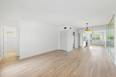 Condominio en venta en Margate, Florida, 1 dormitorio, 68.19 m2 № 2242209 - foto 8
