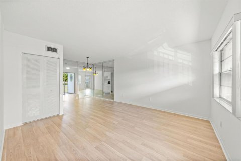 Condominio en venta en Margate, Florida, 1 dormitorio, 68.19 m2 № 2242209 - foto 9