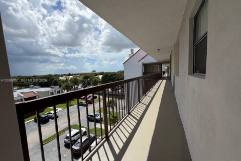 Copropriété à vendre à Miami, Floride: 2 chambres, 94.2 m2 № 2385155 - photo 3