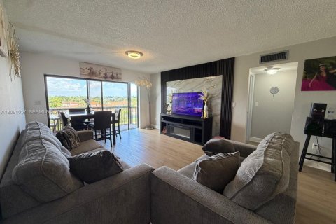 Copropriété à vendre à Miami, Floride: 2 chambres, 94.2 m2 № 2385155 - photo 12