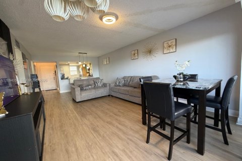 Copropriété à vendre à Miami, Floride: 2 chambres, 94.2 m2 № 2385155 - photo 6