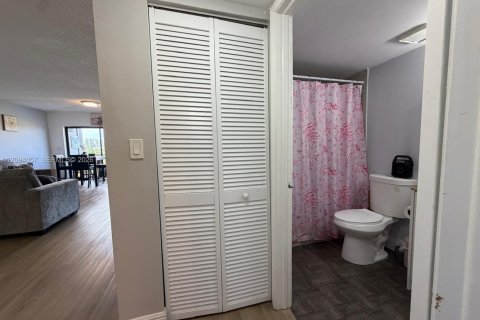 Copropriété à vendre à Miami, Floride: 2 chambres, 94.2 m2 № 2385155 - photo 15