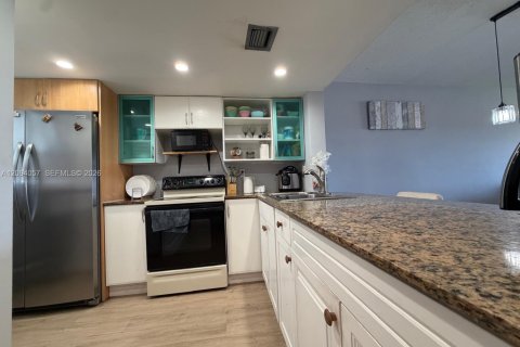 Copropriété à vendre à Miami, Floride: 2 chambres, 94.2 m2 № 2385155 - photo 22
