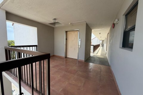 Copropriété à vendre à Miami, Floride: 2 chambres, 94.2 m2 № 2385155 - photo 2