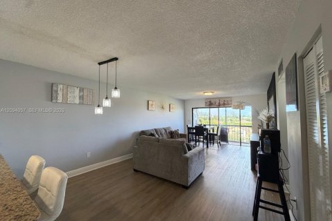 Copropriété à vendre à Miami, Floride: 2 chambres, 94.2 m2 № 2385155 - photo 14