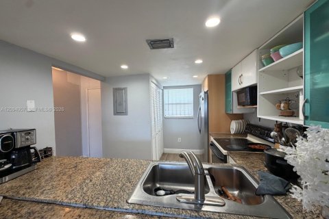 Copropriété à vendre à Miami, Floride: 2 chambres, 94.2 m2 № 2385155 - photo 20