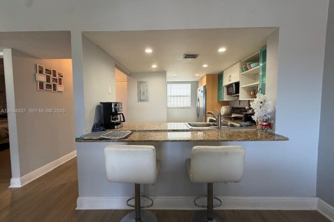 Copropriété à vendre à Miami, Floride: 2 chambres, 94.2 m2 № 2385155 - photo 19