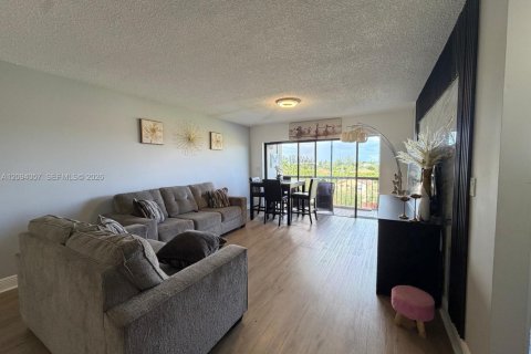 Copropriété à vendre à Miami, Floride: 2 chambres, 94.2 m2 № 2385155 - photo 13