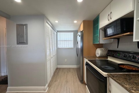 Copropriété à vendre à Miami, Floride: 2 chambres, 94.2 m2 № 2385155 - photo 21