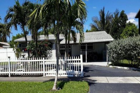 Villa ou maison à Pompano Beach, Floride 3 chambres, 155.52 m2 № 2245614