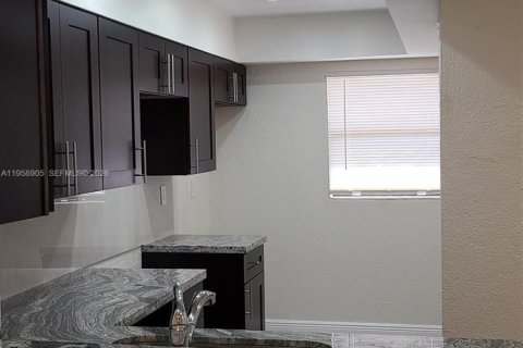 Купить кондоминиум в Санрайз, Флорида 4 спальни, 159.05м2, № 2017587 - фото 3