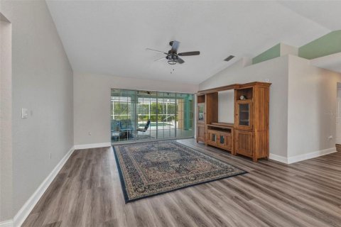 House in Port Charlotte, Florida 3 bedrooms, 211.17 sq.m. № 1573010 - photo 3