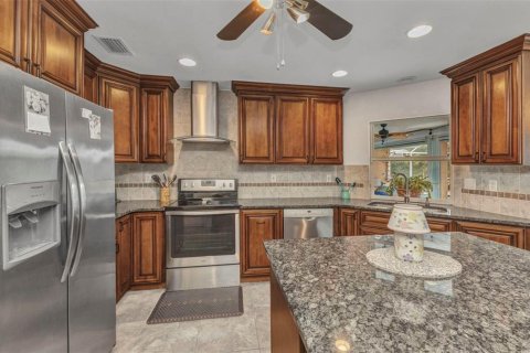 House in Port Charlotte, Florida 3 bedrooms, 211.17 sq.m. № 1573010 - photo 21