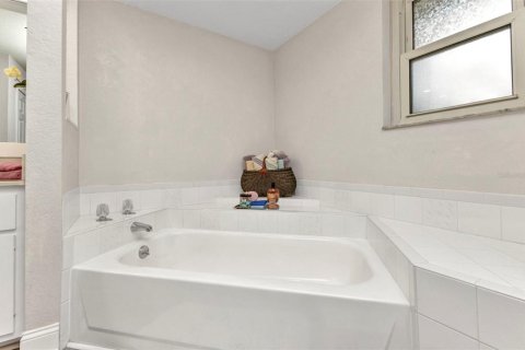 House in Port Charlotte, Florida 3 bedrooms, 211.17 sq.m. № 1573010 - photo 13
