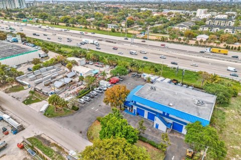 Commercial property in Pompano Beach, Florida № 2146750 - photo 19