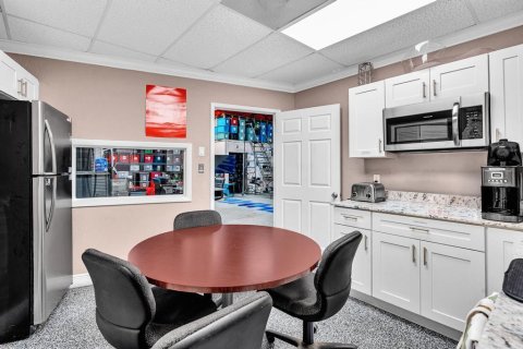 Commercial property in Pompano Beach, Florida № 2146750 - photo 26