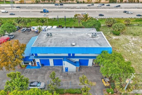 Commercial property in Pompano Beach, Florida № 2146750 - photo 13