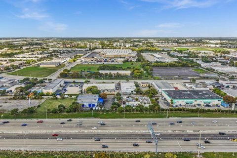 Commercial property in Pompano Beach, Florida № 2146750 - photo 9