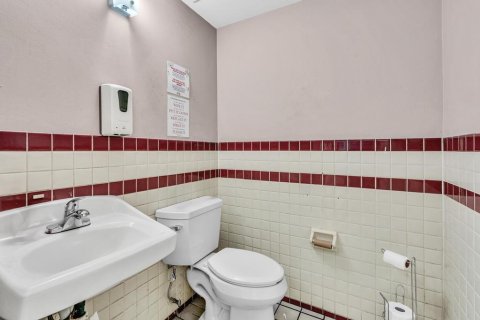 Commercial property in Pompano Beach, Florida № 2146750 - photo 21