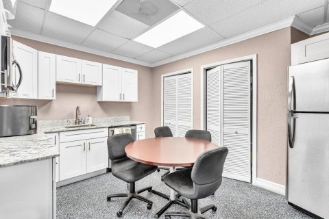 Commercial property in Pompano Beach, Florida № 2146750 - photo 27