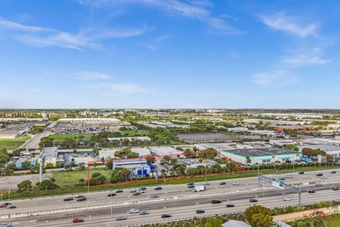 Commercial property in Pompano Beach, Florida № 2146750 - photo 10