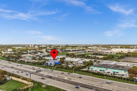Commercial property in Pompano Beach, Florida № 2146750 - photo 11